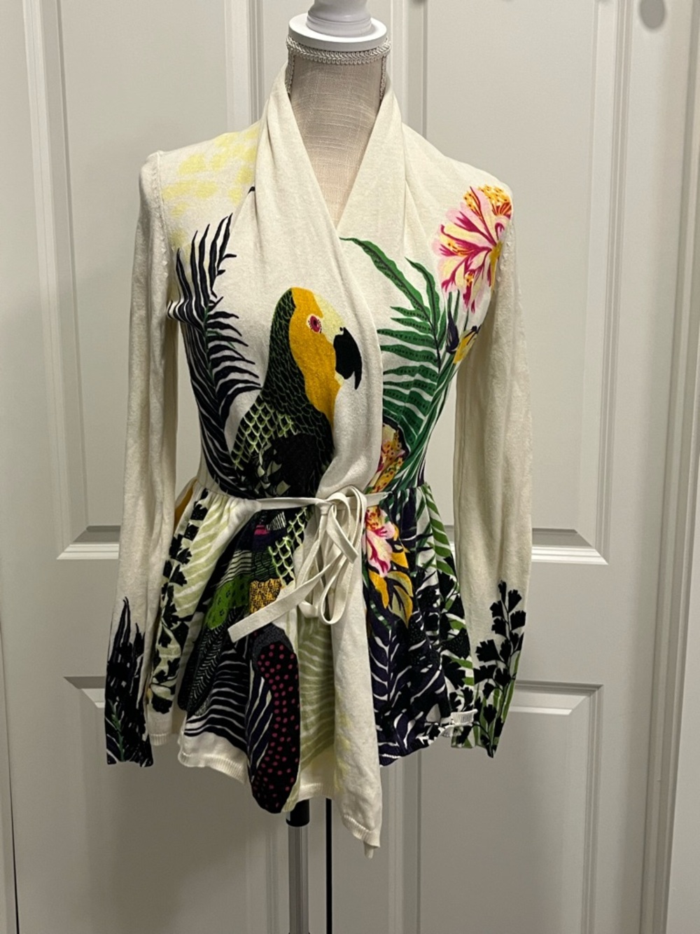 Anthropologie Moth Cardigan Size XS 100% Cotton Parrot Tropical Art To Wear Chic